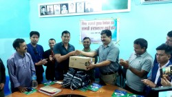 मनहरी गाँउपालिकाद्धारा पत्रकार महासंघ मकवानपुरलाई प्रोजेक्टर सहित बिभिन्न सामाग्री सहयोग